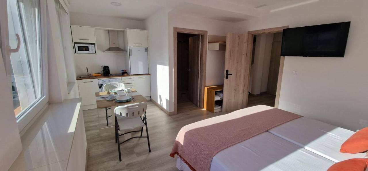 Estudios En Plaza Cabo Da Vila Centro Мухия Экстерьер фото