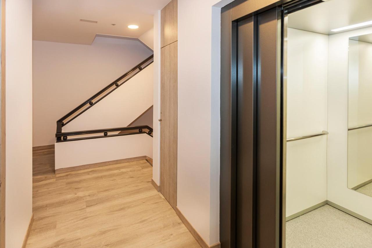 Estudios En Plaza Cabo Da Vila Centro Мухия Экстерьер фото